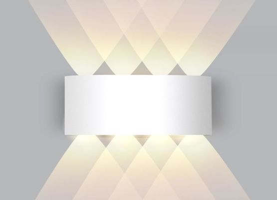 Lumières LED extérieures décoratives montées sur le mur 3500K Blanc chaud pour jardin